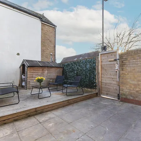 Arte Stays: Spacious Garden House In Stratford With Free Parking