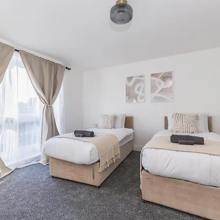 Holiday home Arte Stays: Spacious Garden House In Stratford With Free Parking