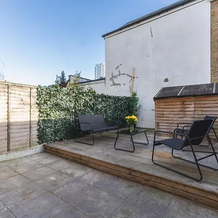 Holiday home Arte Stays: Spacious Garden House In Stratford With Free Parking London