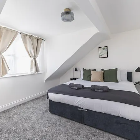 Arte Stays: Spacious Garden House In Stratford With Free Parking Holiday home *