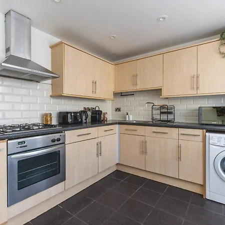 Arte Stays: Spacious Garden House In Stratford With Free Parking * London
