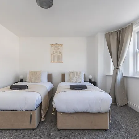 Arte Stays: Spacious Garden House In Stratford With Free Parking Holiday home London