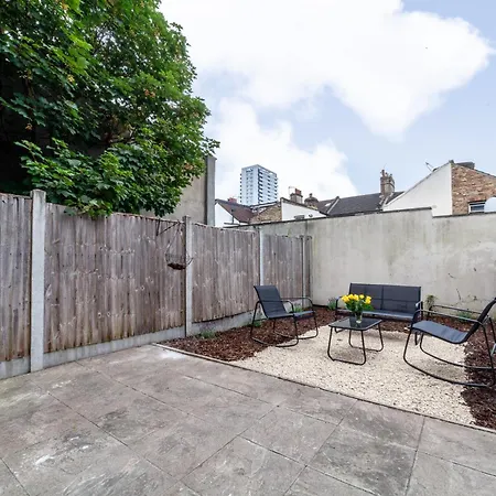 Holiday home Arte Stays: Spacious Garden House In Stratford With Free Parking London