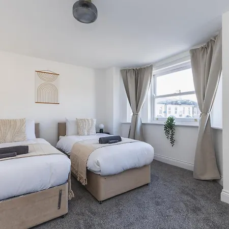 Arte Serviced Stratford - 3 Bedrooms 2 Bathrooms London, Stratford, Maryland, Free Parking, Garden, Weekly Or Monthly - Up To 8 Guests * Londen