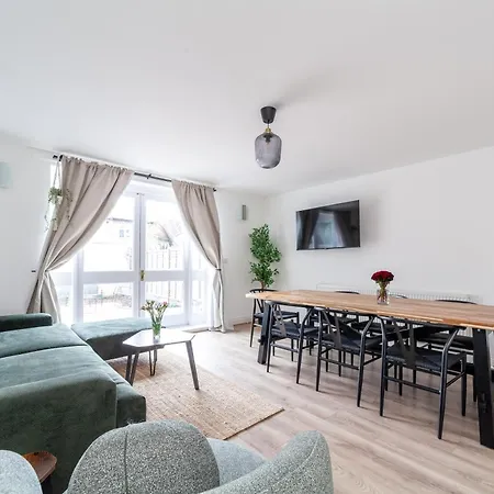 Arte Stays: Spacious Garden House In Stratford With Free Parking