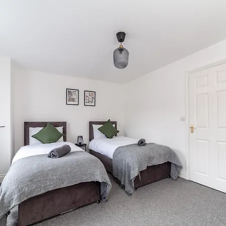 Arte Serviced Stratford - 3 Bedrooms 2 Bathrooms London, Stratford, Maryland, Free Parking, Garden, Weekly Or Monthly - Up To 8 Guests Vakantiehuis Londen