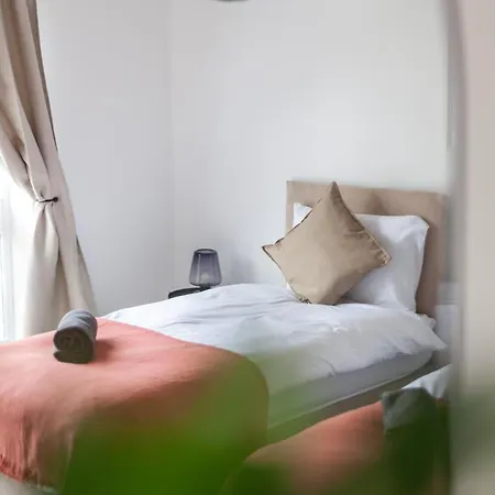 Holiday home Arte Stays: Spacious Garden House In Stratford With Free Parking *