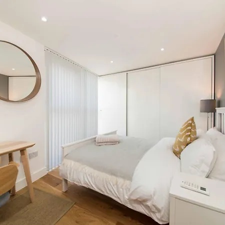 The Borough Collection Near Bridge And Borough Market *