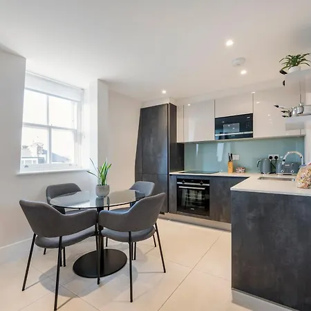 Premium Hungerford Road *
