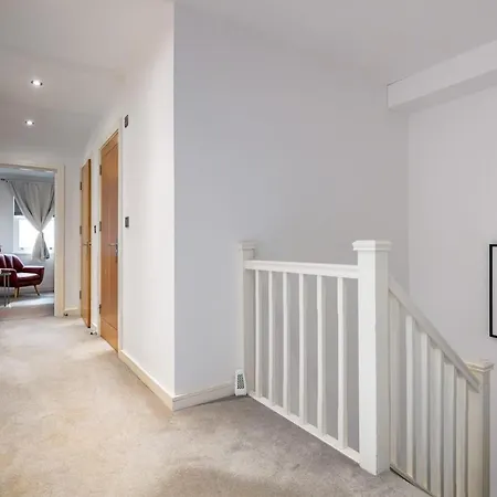 Eye ,split Level And Private Patio,sleeps 6 Apartment *