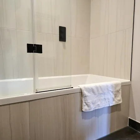 Double Bedroom In New-build Near Broadway *