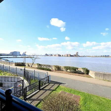 Unique 2-bedroom With River Views! Apartment *