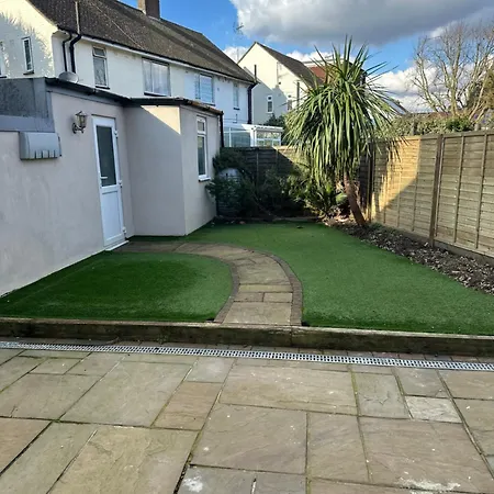 Guest house Cosy Ensuite Double Room, Near Heathrow Airport Northolt (Greater London)
