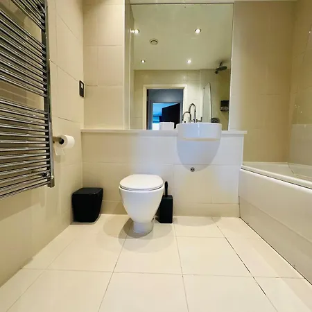 Zone 1 4 Mins From Major Station Apartment London