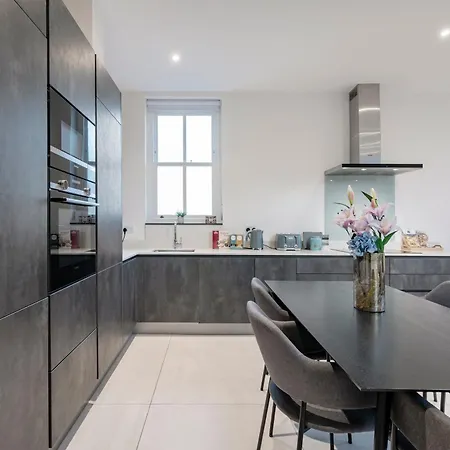 Premium Hungerford Road