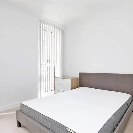 Classic And Elegant 2 Bedroom Flat London