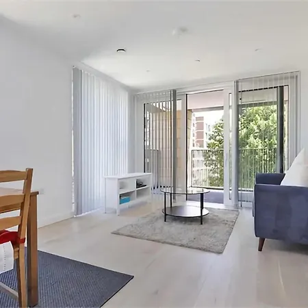 Apartment Classic And Elegant 2 Bedroom Flat London