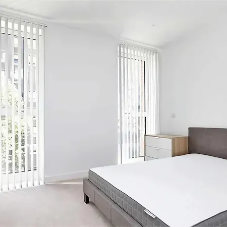 Classic And Elegant 2 Bedroom Flat Apartment *