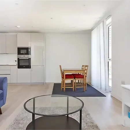 Apartment Classic And Elegant 2 Bedroom Flat London