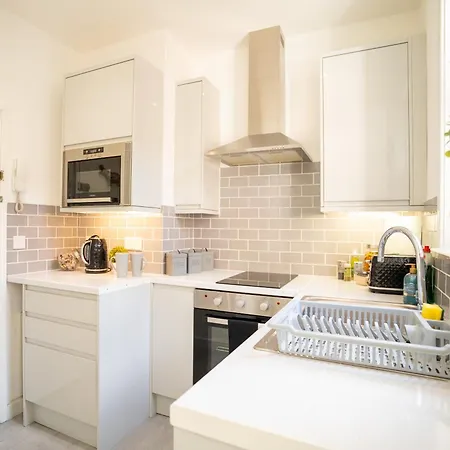Tranquil Retreat In * Harrow