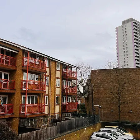 Apartment Charming 3-bedroom, Bow, London