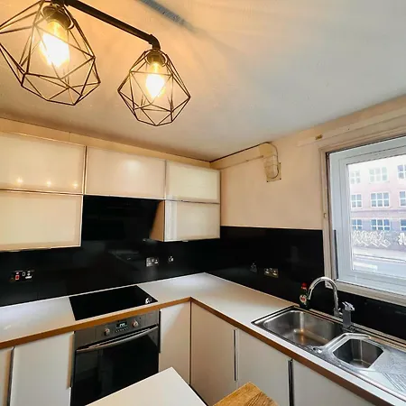 Charming 3-bedroom, Bow,