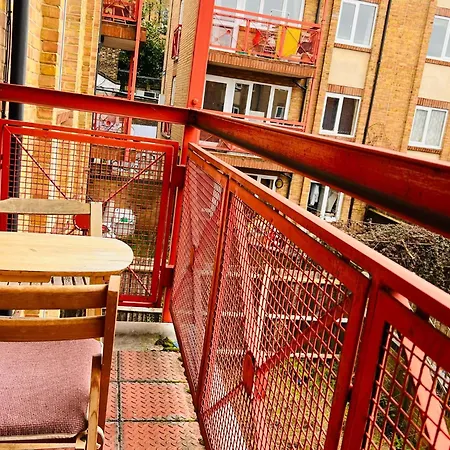 Apartment Charming 3-bedroom, Bow, *