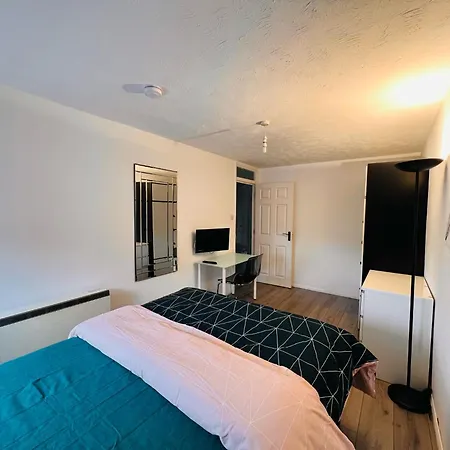 Charming 3-bedroom, Bow, London