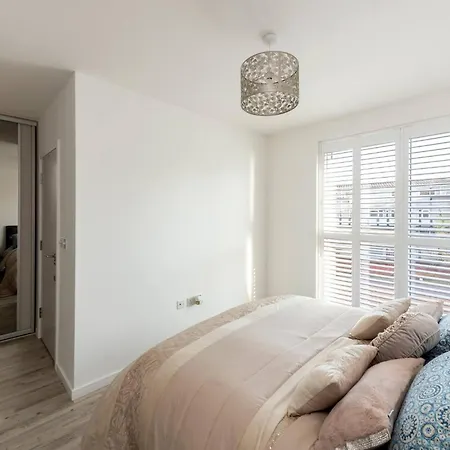 Apartment Stylish 3-bed Townhouse With 3 Baths In Southgate *