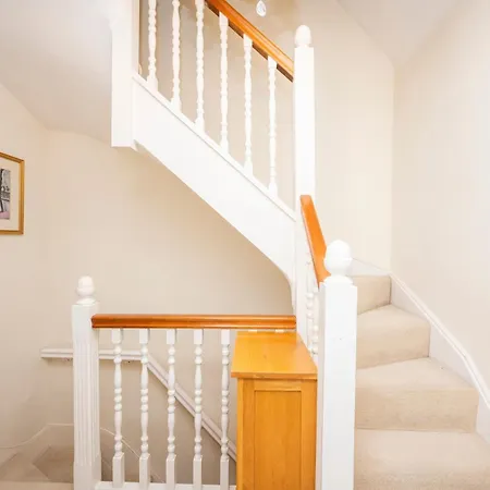 Spacious 3bedroom House Near Crystal Palace Pass The Keys