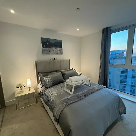 Apartment Stunning Luxury 2 Bedroom London