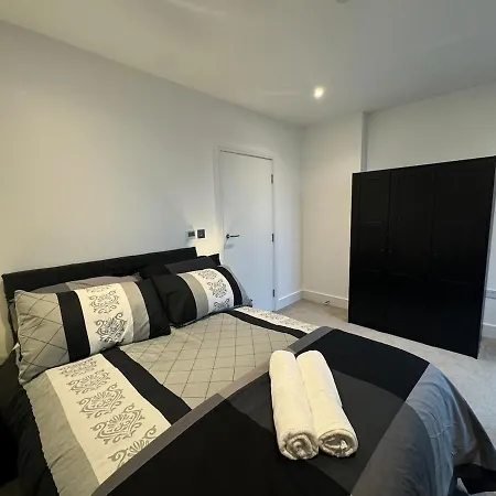 Stunning Luxury 2 Bedroom Apartment