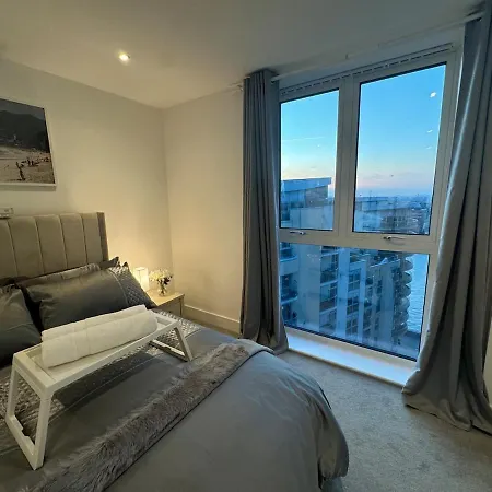 Apartment Stunning Luxury 2 Bedroom *