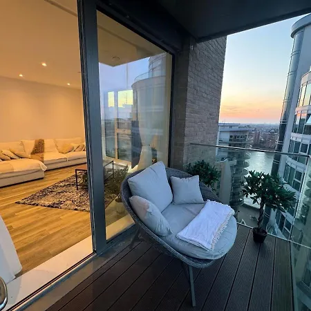 Stunning Luxury 2 Bedroom Apartment London