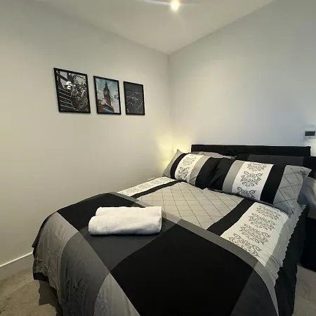 Apartment Stunning Luxury 2 Bedroom *