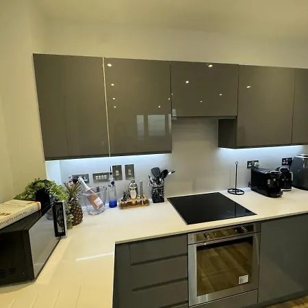 Stunning Luxury 2 Bedroom Apartment London
