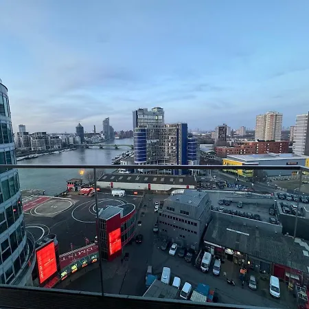Stunning Luxury 2 Bedroom *