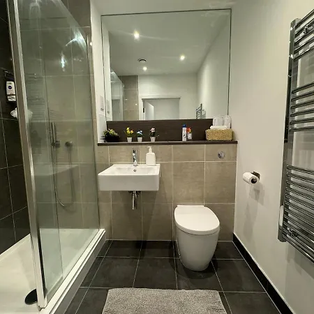 Stunning Luxury 2 Bedroom Apartment London