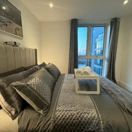 Stunning Luxury 2 Bedroom * London