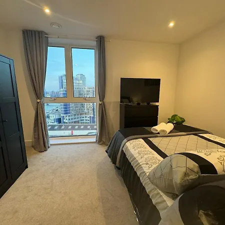Stunning Luxury 2 Bedroom Apartment