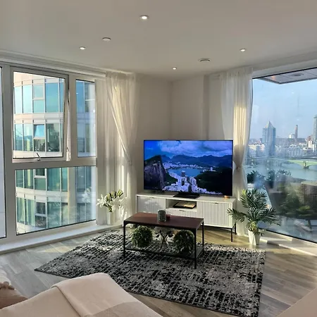 Stunning Luxury 2 Bedroom Apartment London