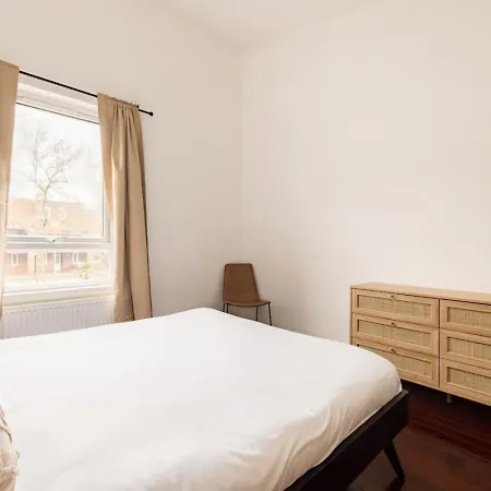 The Wonky House Holiday home London