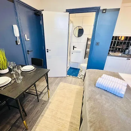 Guest house 61 Studio, Ideal For Tourists High Recommend!!! *