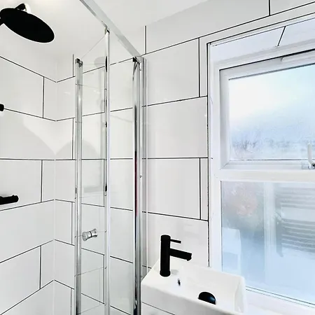 61 Studio, Ideal For Tourists High Recommend!!! Guest house London