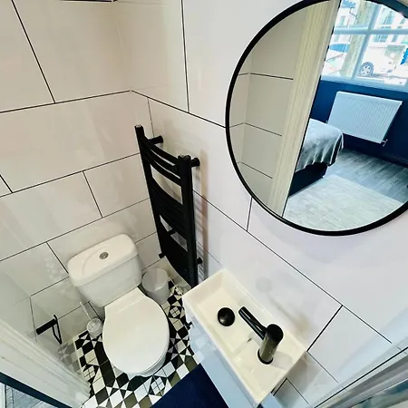 61 Studio, Ideal For Tourists High Recommend!!! Guest house London