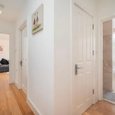 Apartman Spacious 2-bed Near Stockwell & Brixton Free Wifi & Quick Access London