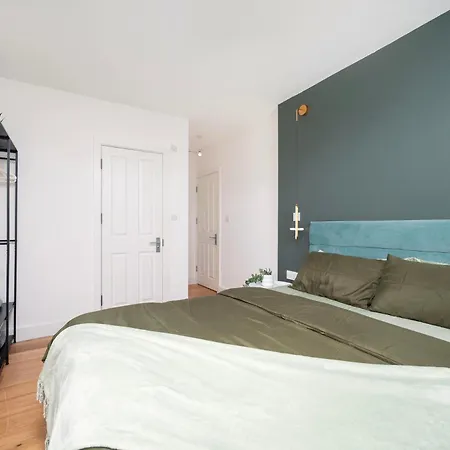 Spacious 2-bed Near Stockwell & Brixton Free Wifi & Quick Access London