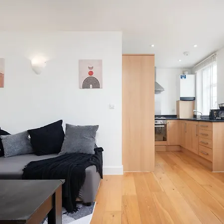 Apartman Spacious 2-bed Near Stockwell & Brixton Free Wifi & Quick Access