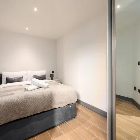 The By Lb73 Finchley