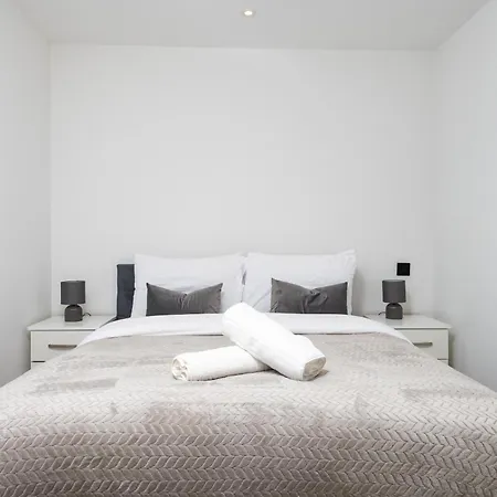 The By Lb73 Finchley